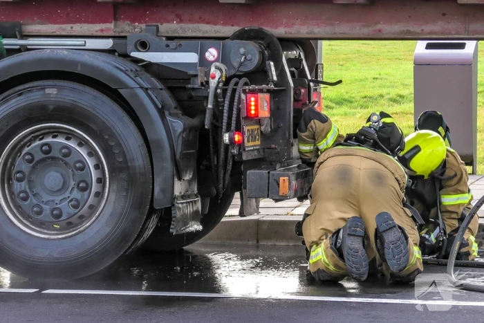 Brandmelding bij vrachtwagen door vastgelopen rem