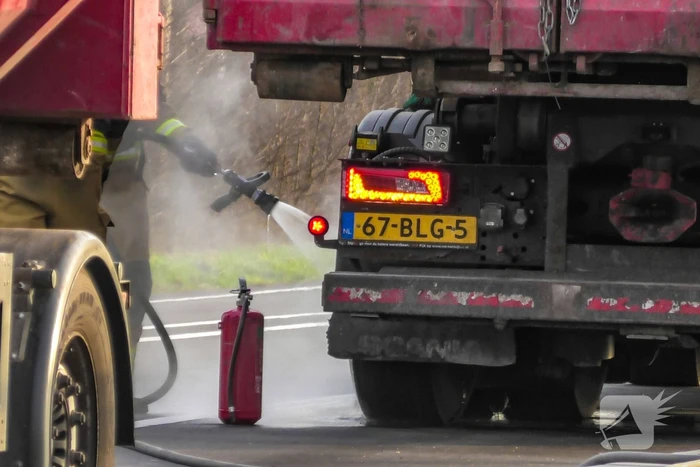 Brandmelding bij vrachtwagen door vastgelopen rem
