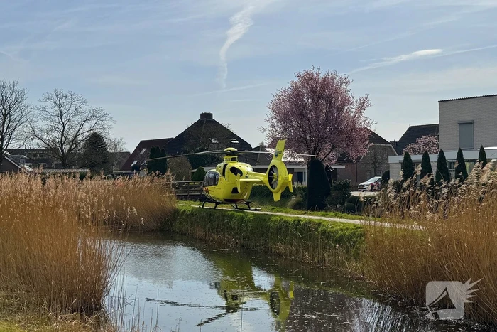 Traumahelikopter landt op voetpad wegens noodsituatie