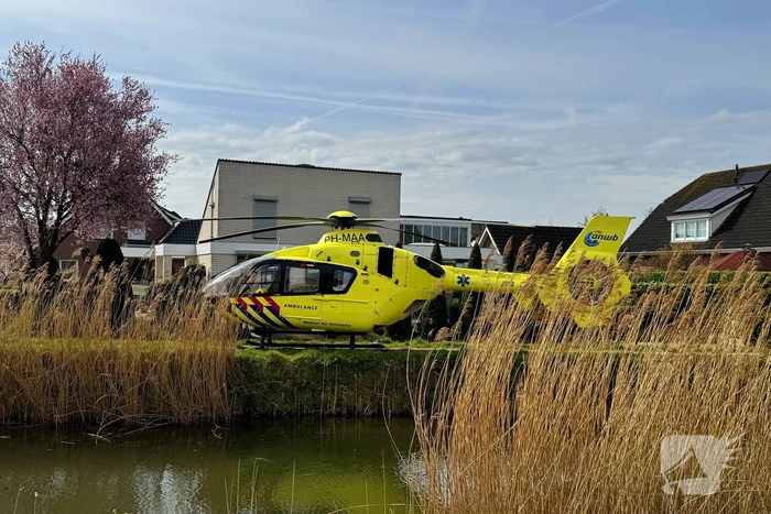 Traumahelikopter landt op voetpad wegens noodsituatie