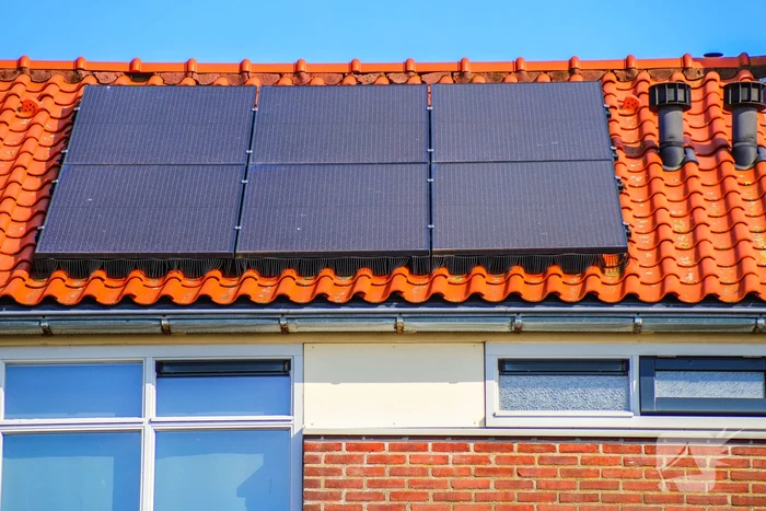 Kortsluiting in zonnepanelen zorgt voor brandweerinzet