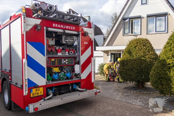 Bewoner naar ziekenhuis na accubrand in woning