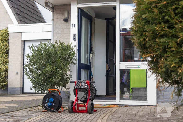 Bewoner naar ziekenhuis na accubrand in woning