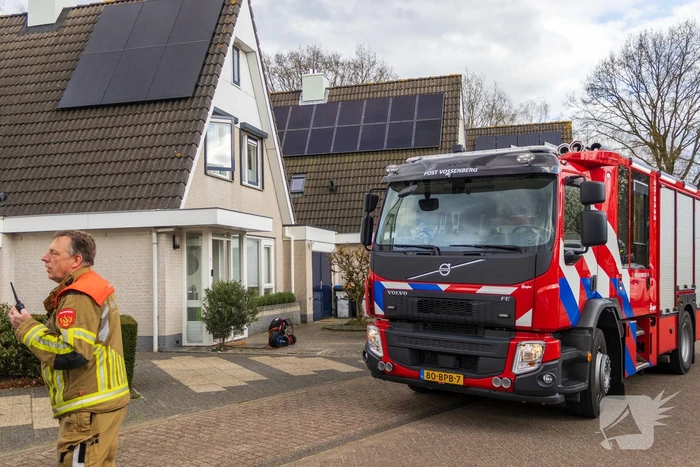 Bewoner naar ziekenhuis na accubrand in woning
