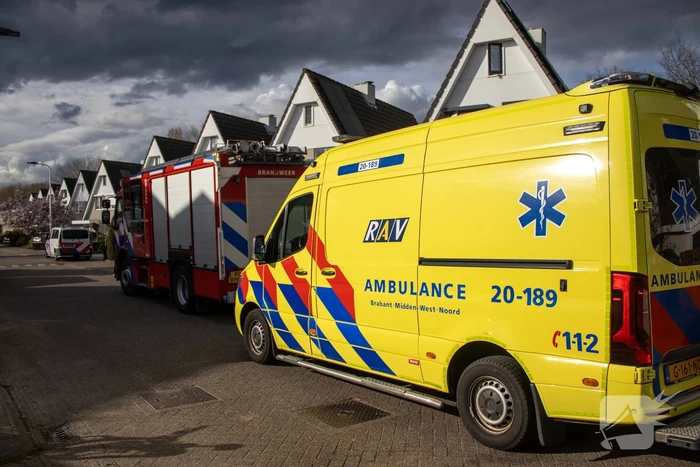 Bewoner naar ziekenhuis na accubrand in woning
