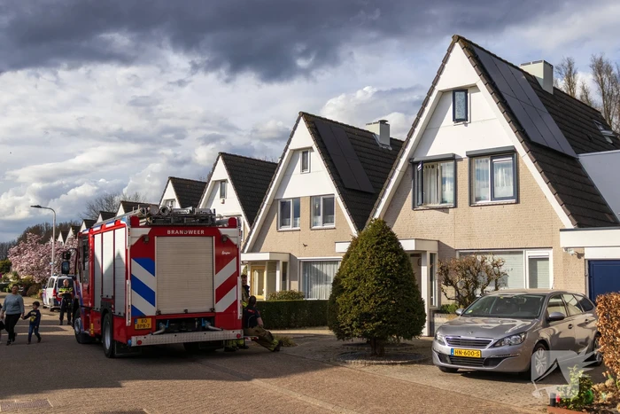 Bewoner naar ziekenhuis na accubrand in woning