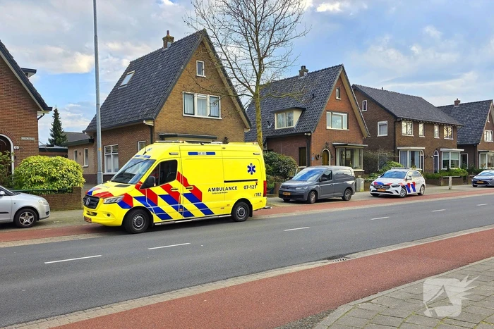 Fietser botst tegen openstaand portier