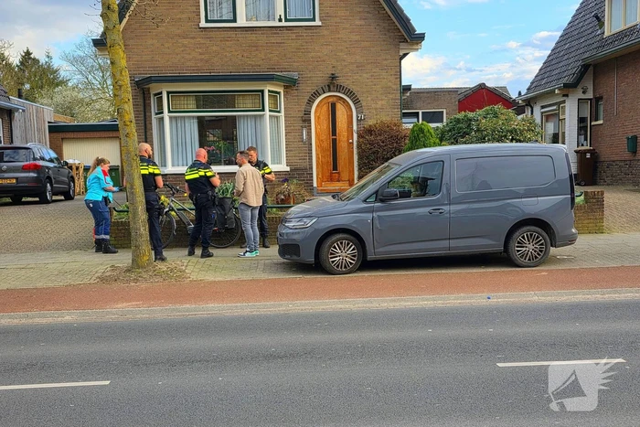 Fietser botst tegen openstaand portier