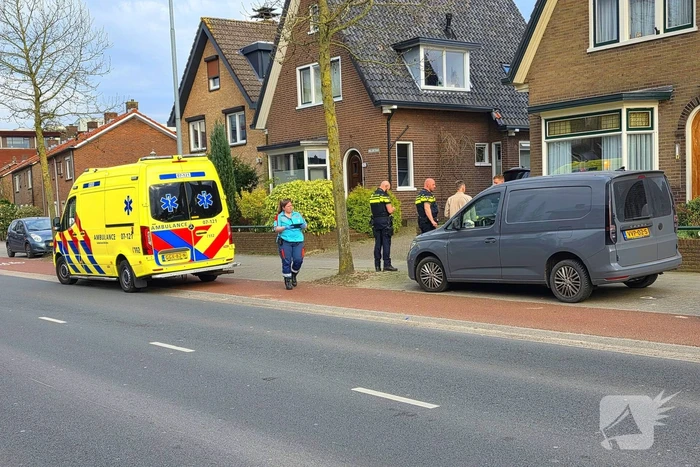 Fietser botst tegen openstaand portier