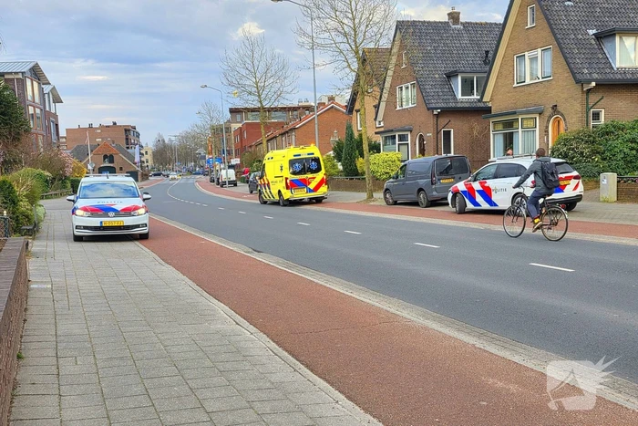 Fietser botst tegen openstaand portier
