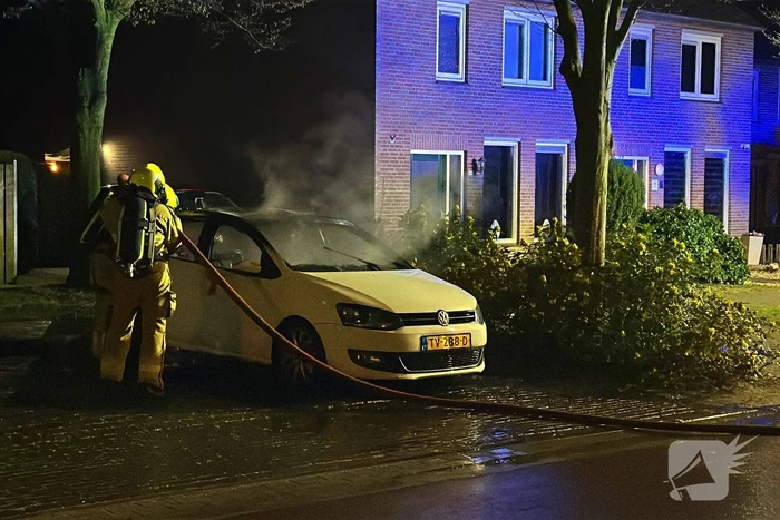Auto gaat verloren door brand