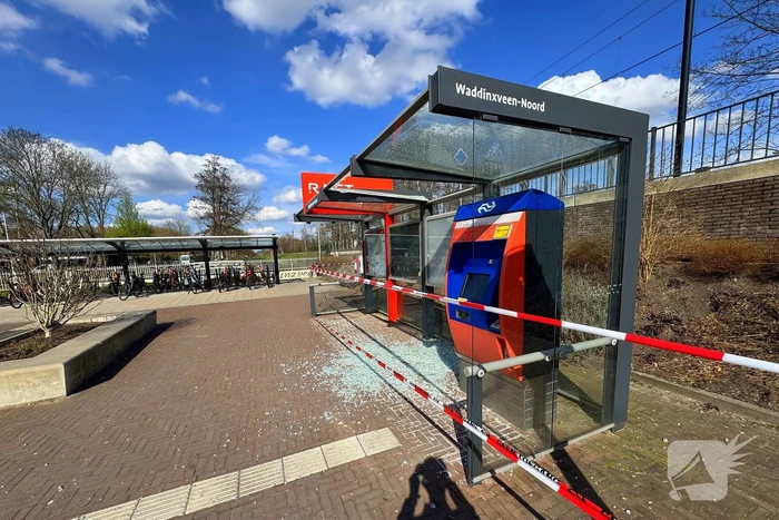 Halte bij NS-station volledig vernield