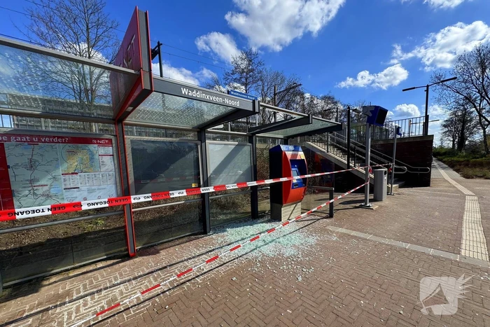 Halte bij NS-station volledig vernield
