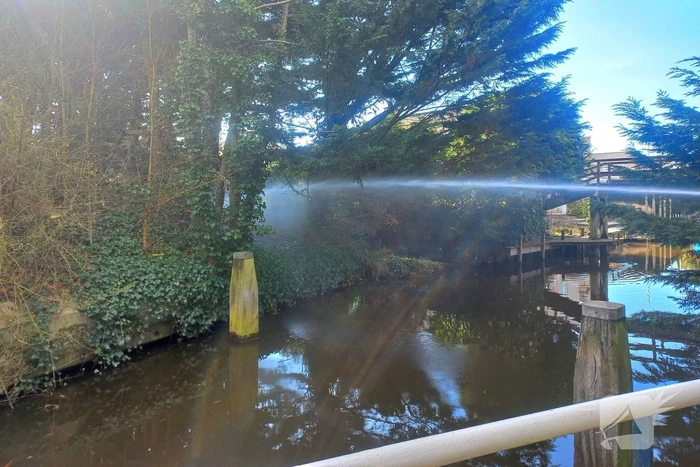 Brandweer blust buitenbrand