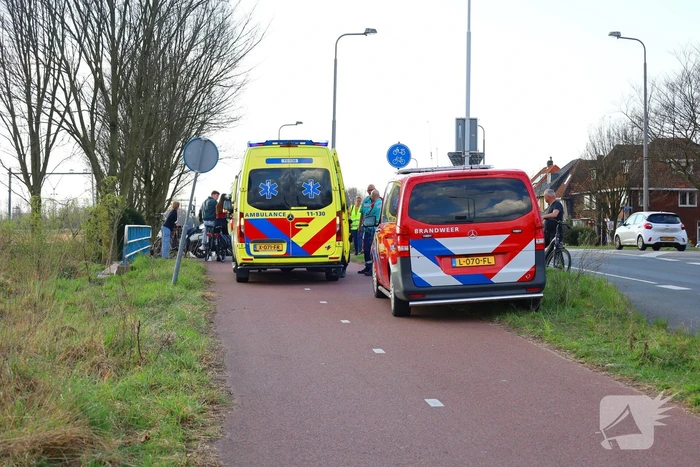 Scooterrijder klapt achterop driewielfiets met kind achterop