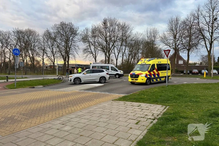 Fietser en automobilist met elkaar in botsing