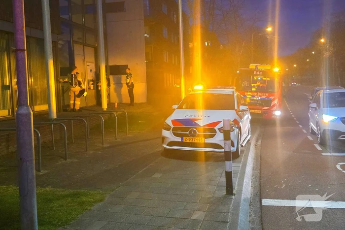Brand in brievenbus van kantoorgebouw