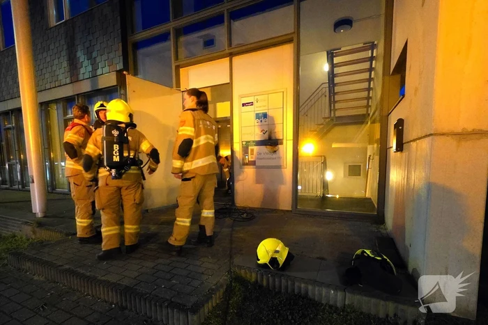 Brand in brievenbus van kantoorgebouw