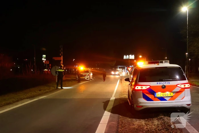 Automobilist belandt op zijn kop op afrit