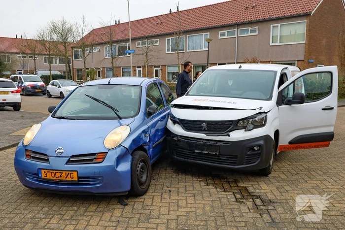 Ongeval tussen bestelbus en auto