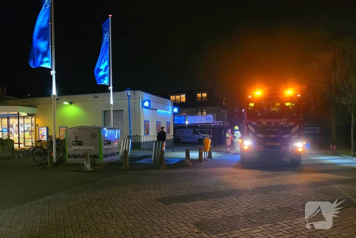 Brandweer onderzoekt gaslucht in supermarkt