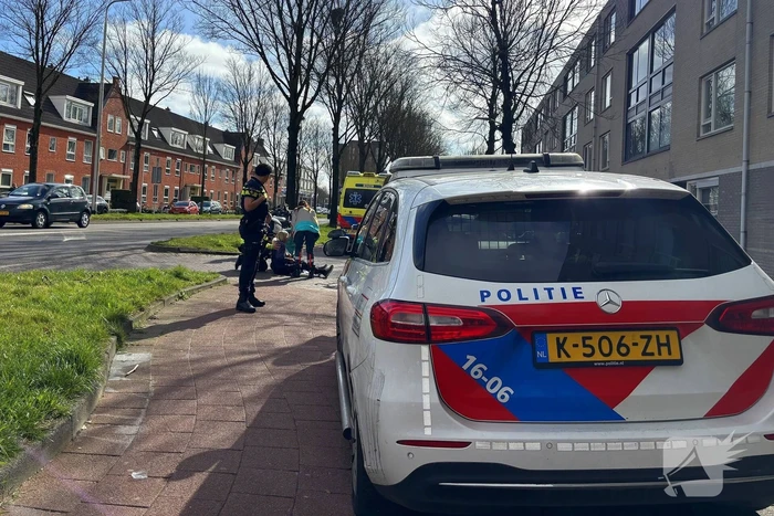 Vrouw op fiets gewond na val