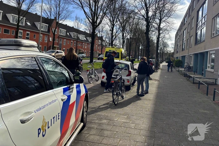 Vrouw op fiets gewond na val