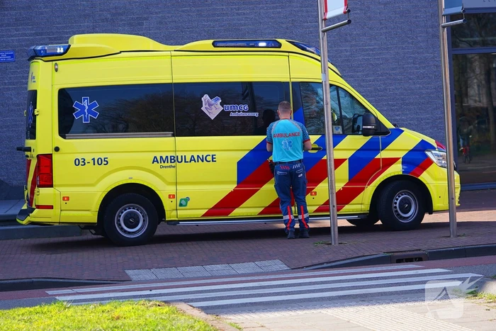 Vrouw op zebrapad aangereden door auto