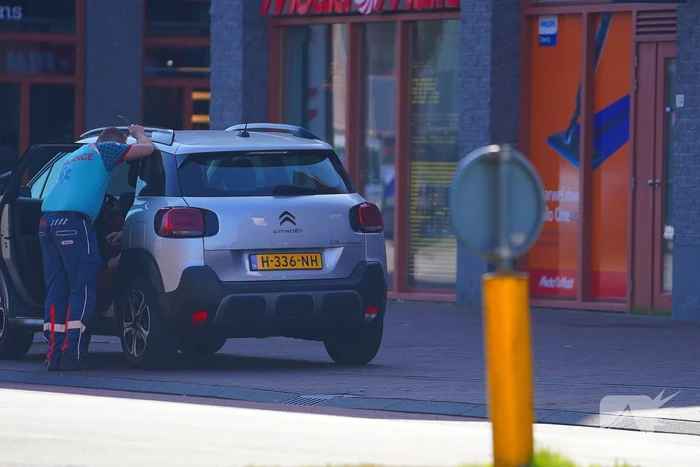 Vrouw op zebrapad aangereden door auto