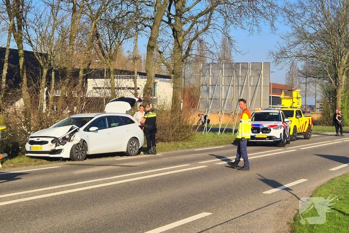 Twee voertuigen beschadigd bij aanrijding