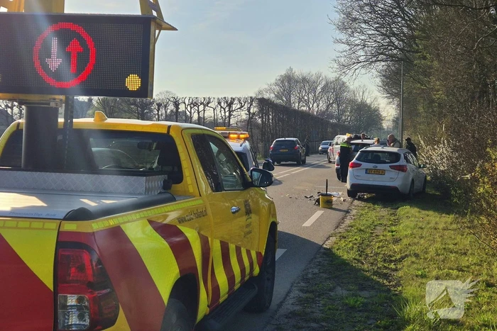 Twee voertuigen beschadigd bij aanrijding