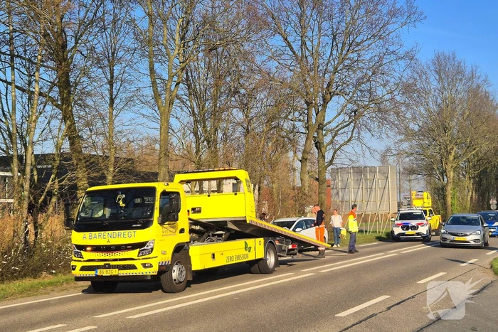 Twee voertuigen beschadigd bij aanrijding