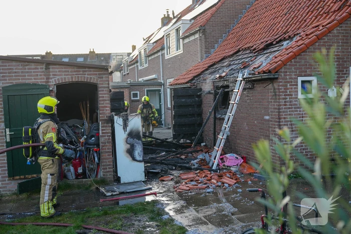 Schuur en woning beschadigd bij brand