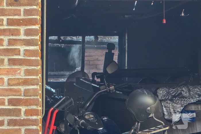 Schuur en woning beschadigd bij brand