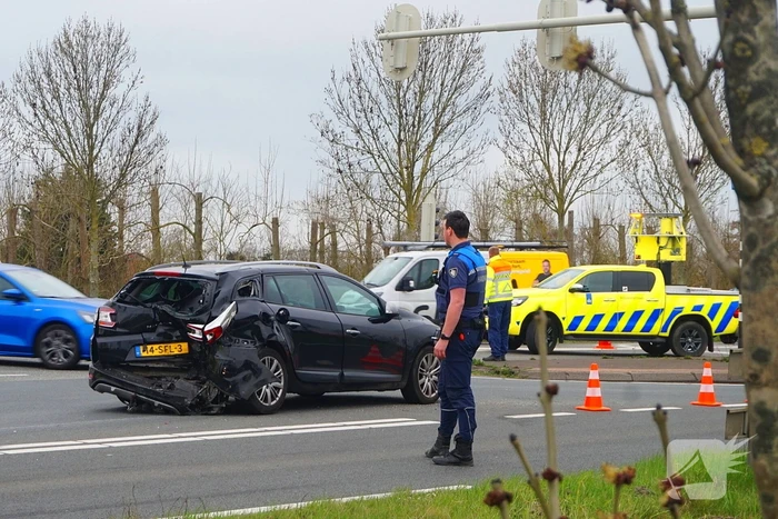 Veel schade bij aanrijding tussen twee voertuigen