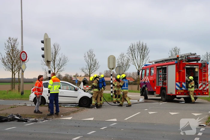 Veel schade bij aanrijding tussen twee voertuigen