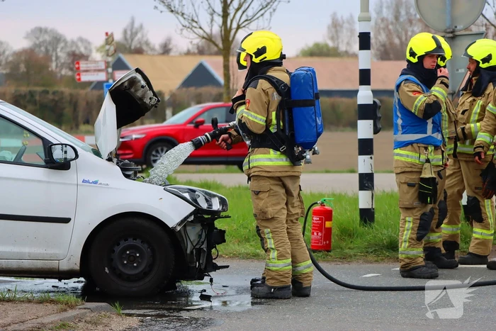 Veel schade bij aanrijding tussen twee voertuigen