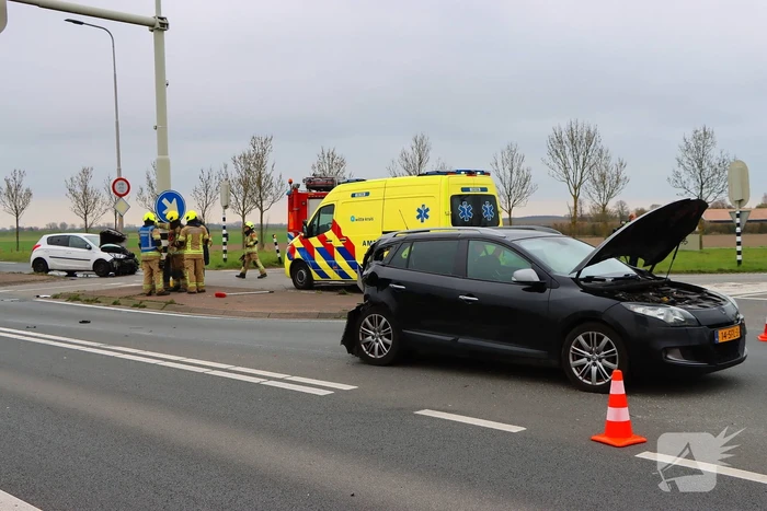 Veel schade bij aanrijding tussen twee voertuigen