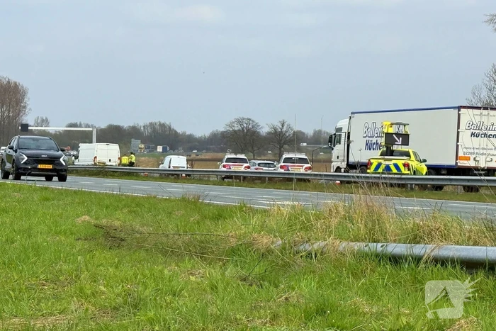 Flinke schade bij aanrijding tussen twee bestelbussen