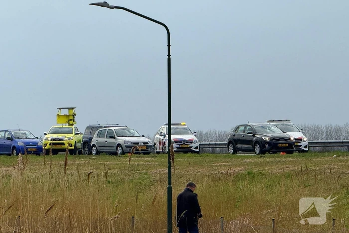 Flinke schade bij aanrijding tussen twee bestelbussen