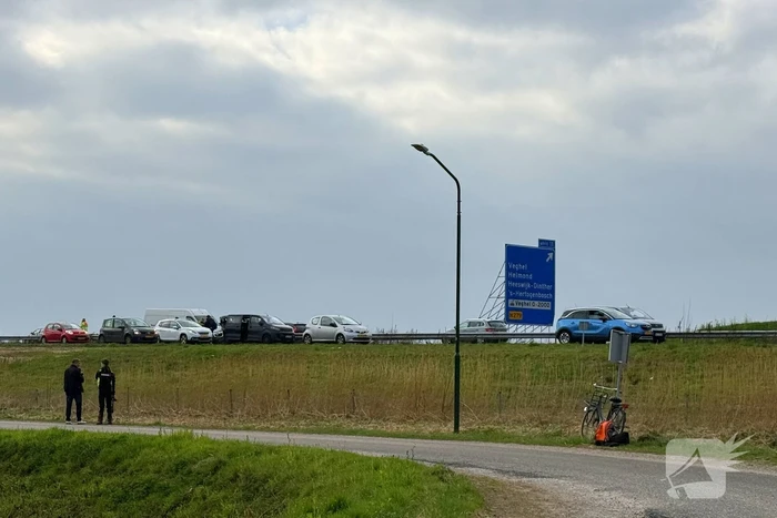 Flinke schade bij aanrijding tussen twee bestelbussen