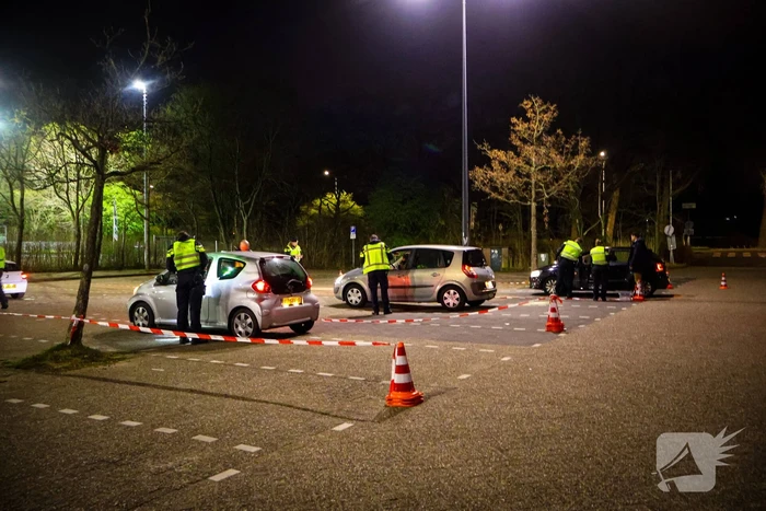 Grote verkeerscontrole op parkeerplaats, vele automobilisten gecontroleerd
