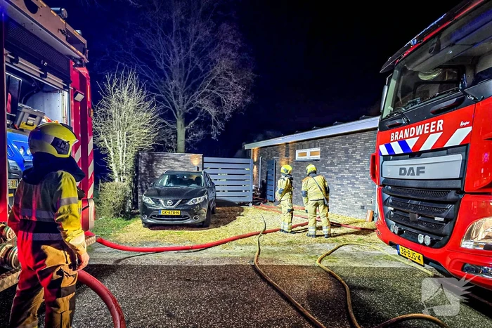 Brand in schuur achter woning
