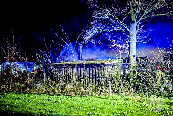 Brand in schuur achter woning