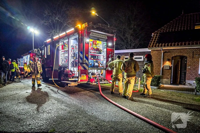 Brand in schuur achter woning
