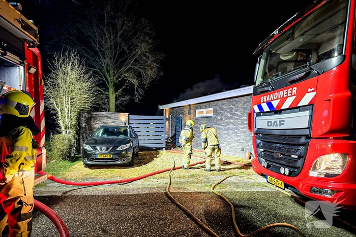 Brand in schuur achter woning