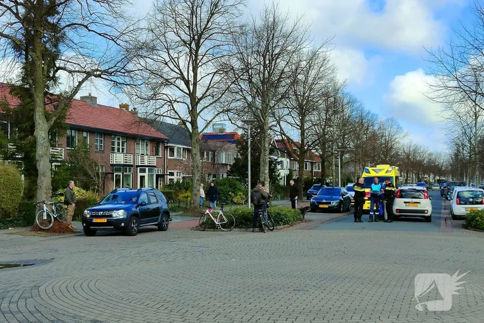 Voetganger komt in botsing met personenauto