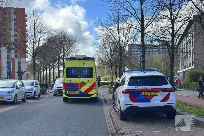 Voetganger komt in botsing met personenauto