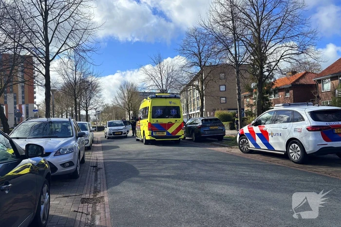 Voetganger komt in botsing met personenauto