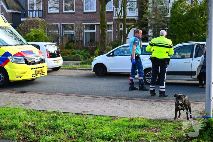 Voetganger komt in botsing met personenauto